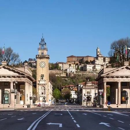 Luxury W Garage Happy 1 Апартаменты