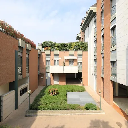 Luxury W Garage Happy 1 * Бергамо