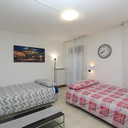 Luxury W Garage Happy Апартаменти