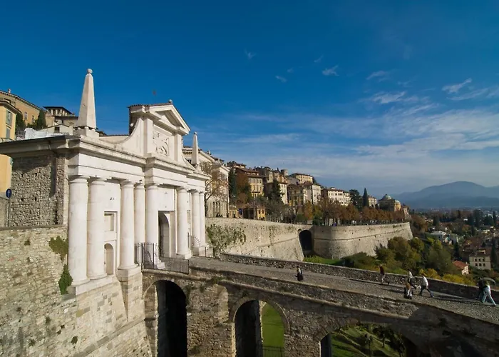 Апартаменти Luxury W Garage Happy 1