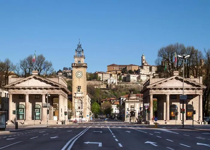 Luxury W Garage Happy 1 Апартаменти