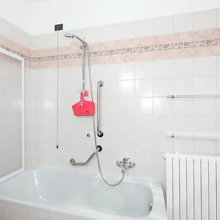 Luxury W Garage Happy 1 * ベルガモ