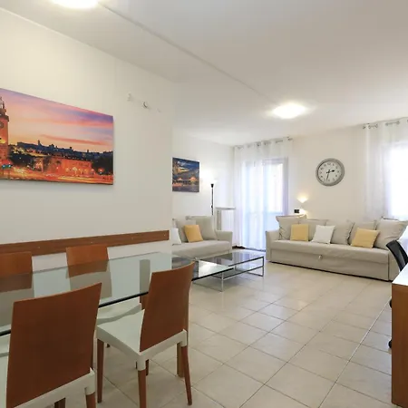 Luxury W Garage Happy 1 アパート ベルガモ